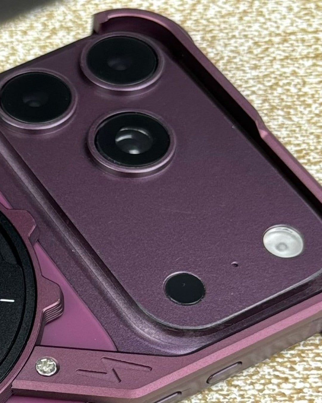 Z-Shell Ring Holder iPhone Case with Kickstand – detail view