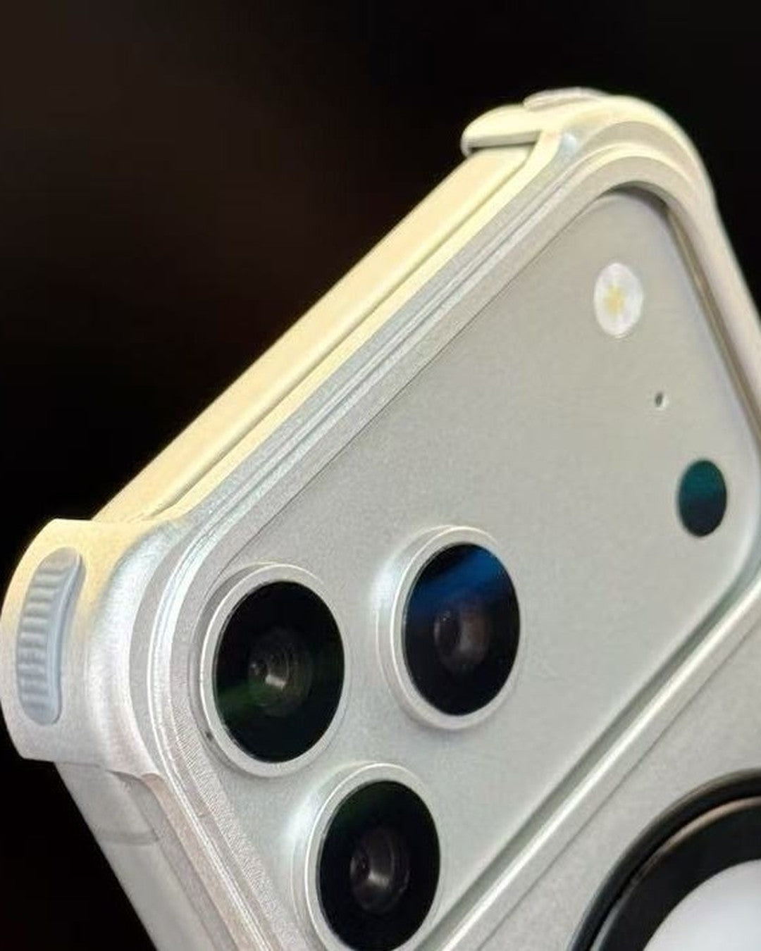 Armor Ring Holder iPhone Case with Kickstand – detail view